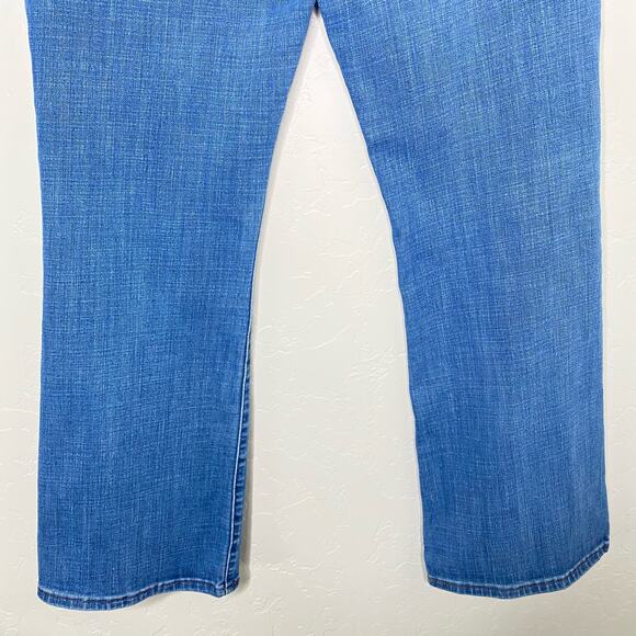 Levi's Medium Wash Slimming Boot Jeans 33 - Picture 8 of 10